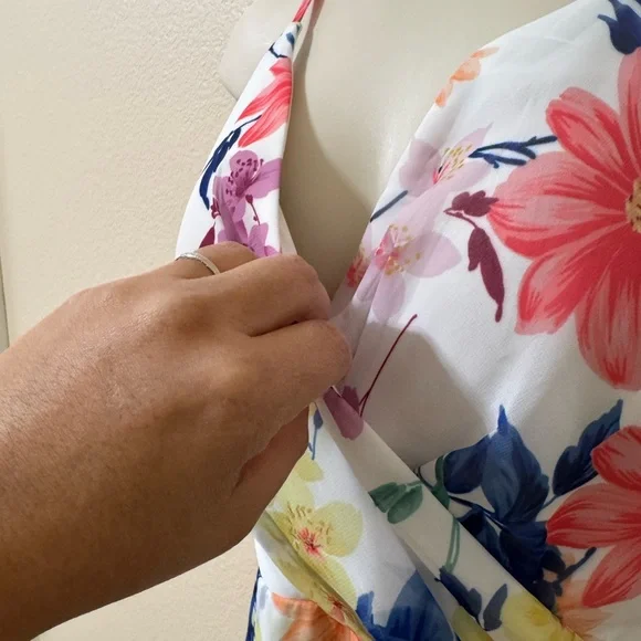 GUESS Floral Wrap Dress Size 8– Chiffon, Sleeveless EUC - Picture 6 of 11